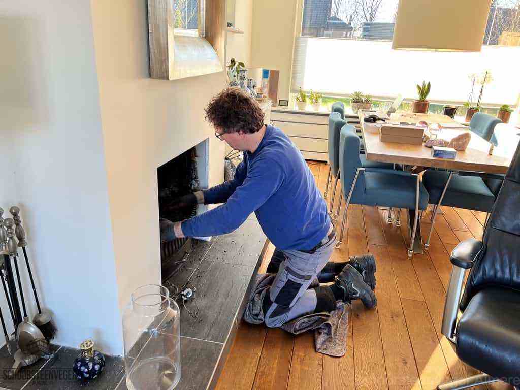 Schouwveger Almere kleed schoorsteenreiniger Schouwveger Almere kleed schoorsteenreiniger